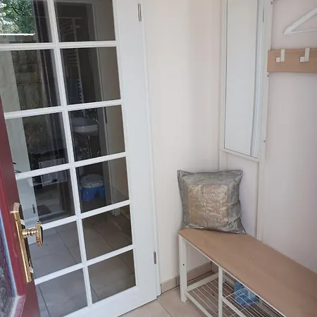 Daire With Garden View